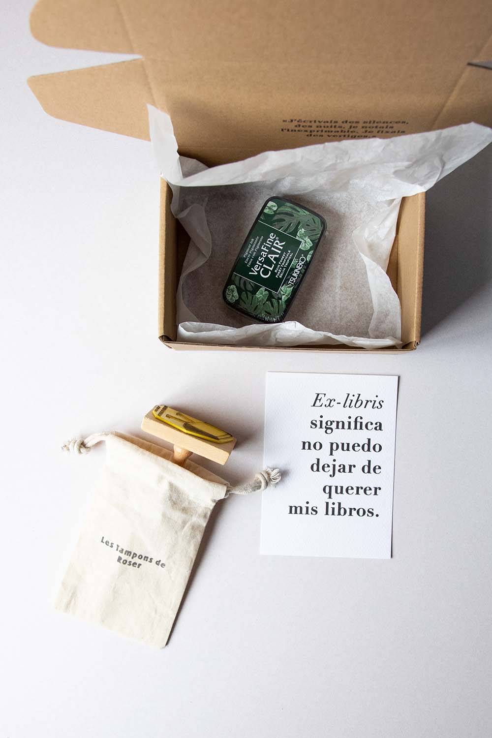 Envoltorio ex-libris libro con patas