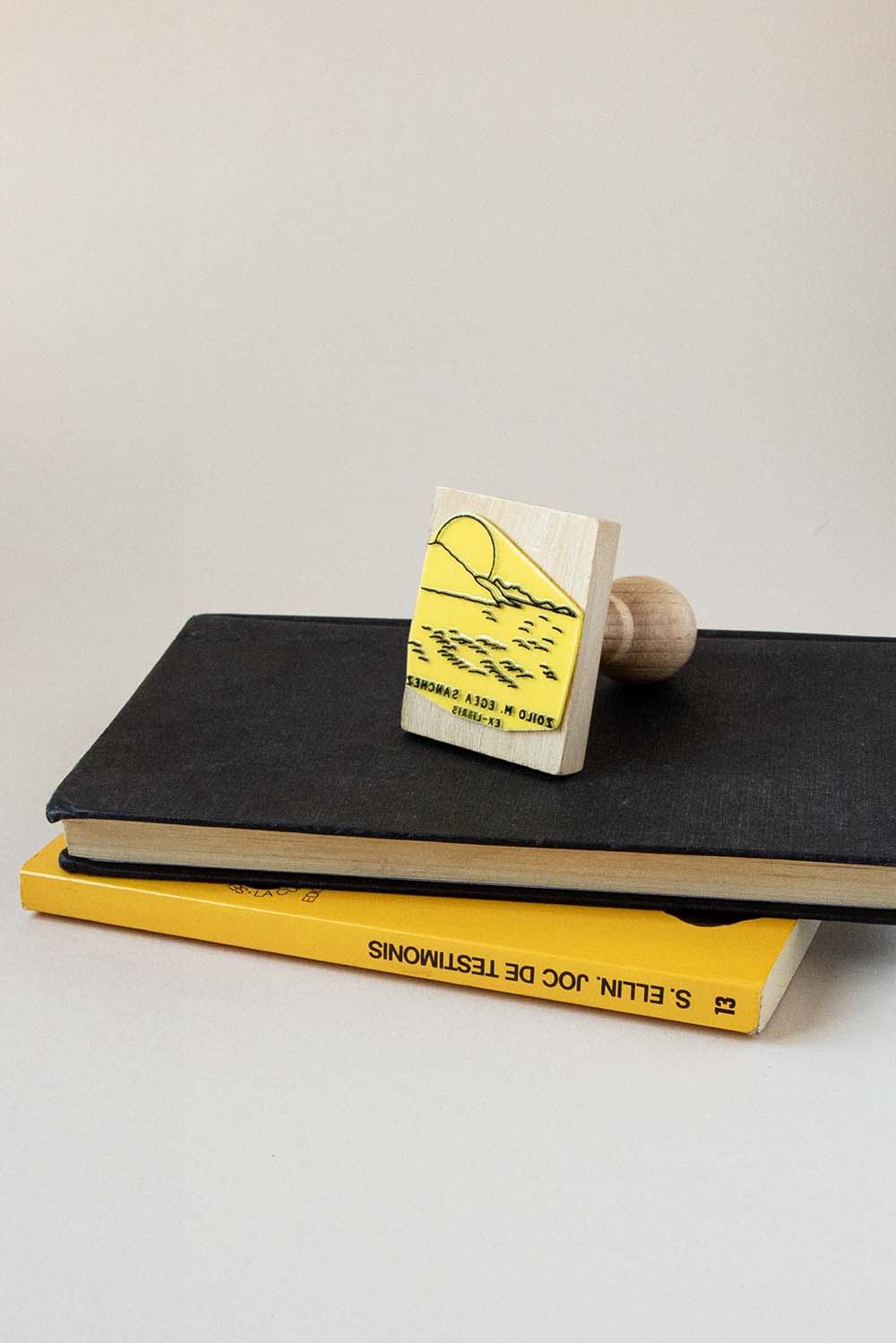 Sello ex-libris con un paisaje en pleno amanecer