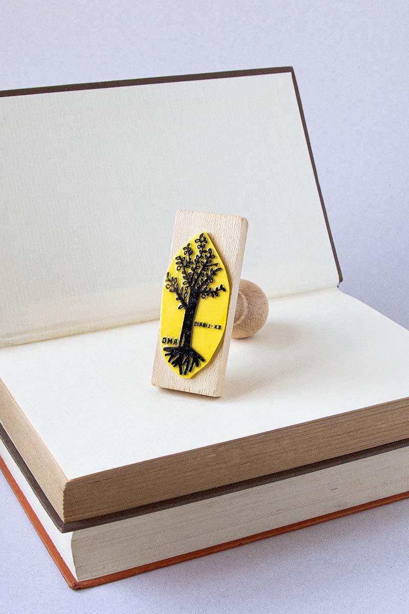 Sello ex-libris con un árbol geométrico