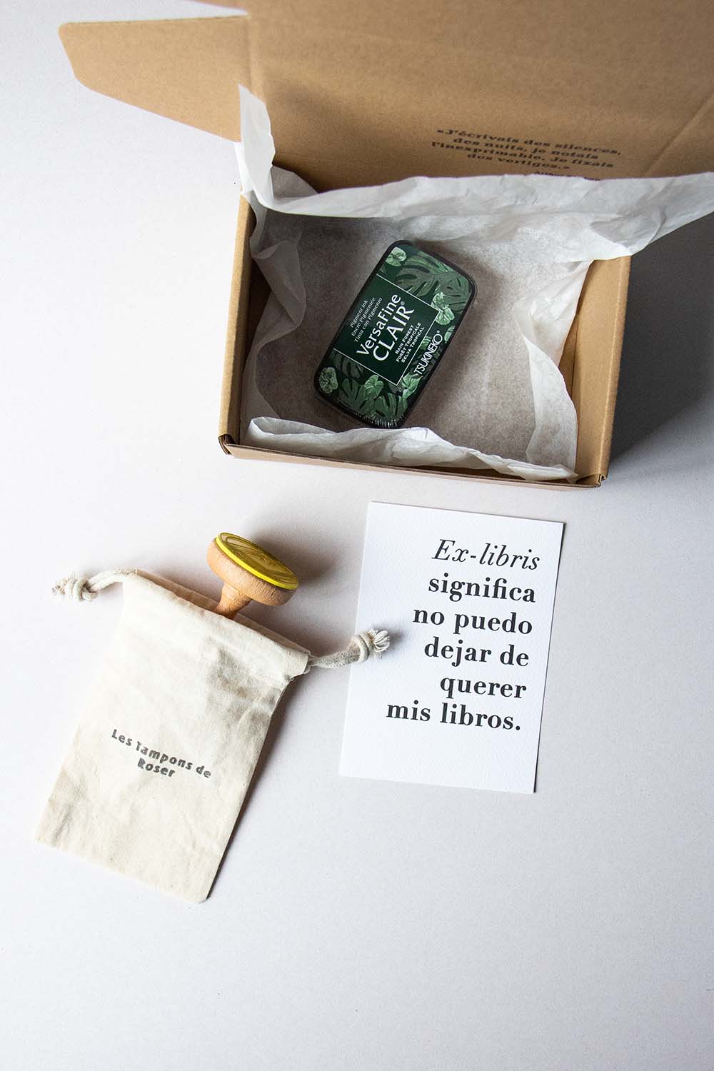 Envoltorio ex-libris libro en mano