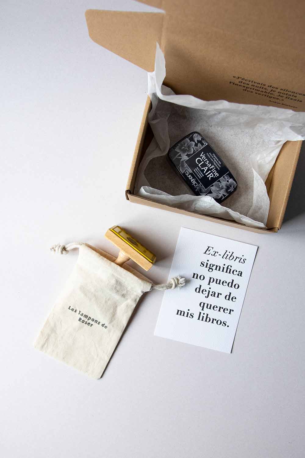 Envoltorio ex-libris libro y rosa