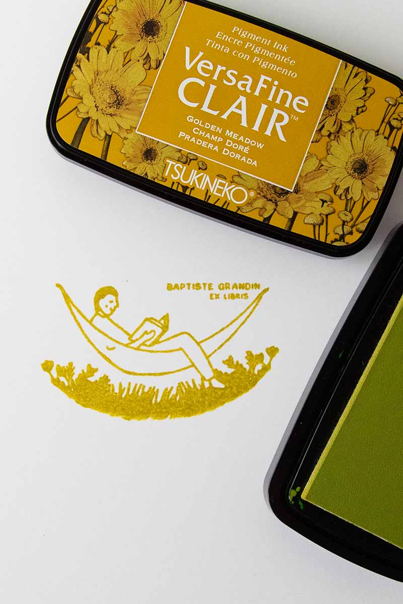 Almohadilla de tinta amarilla y exlibris